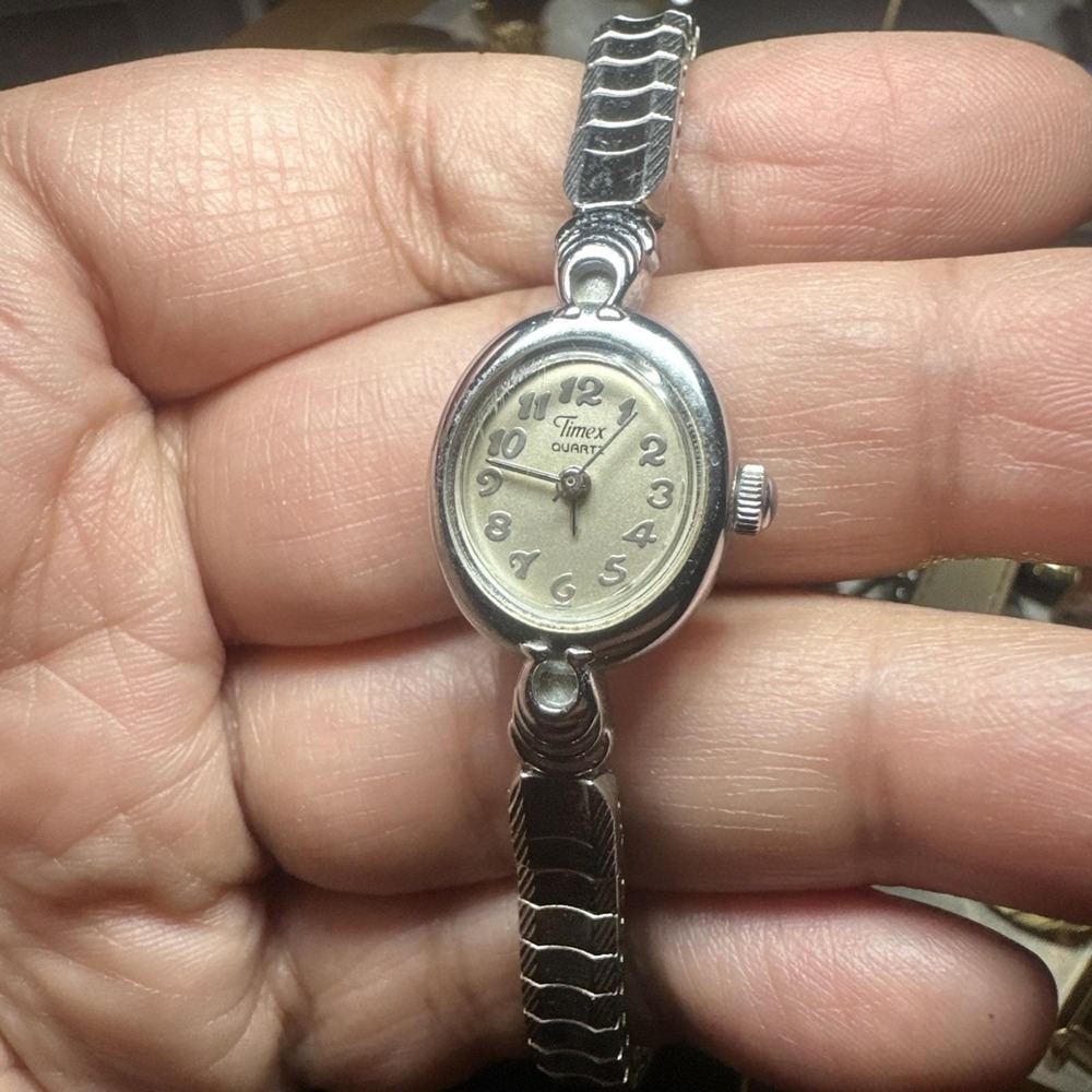 Working Vintage 1990s Timex Women's Quartz Watch Steel 17mm Fit 7in Stretch Runs